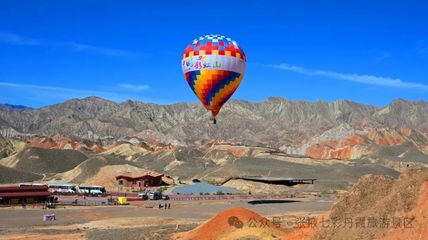 張掖七彩丹霞景區(qū)文旅市場(chǎng)持續(xù)火爆,提前10天突破百萬(wàn)人次大關(guān)